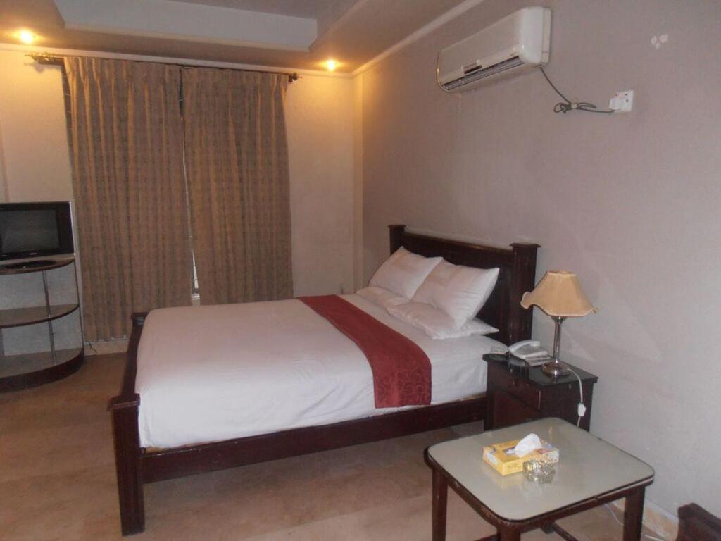 Hotel The Leschanze Lahore Exterior photo