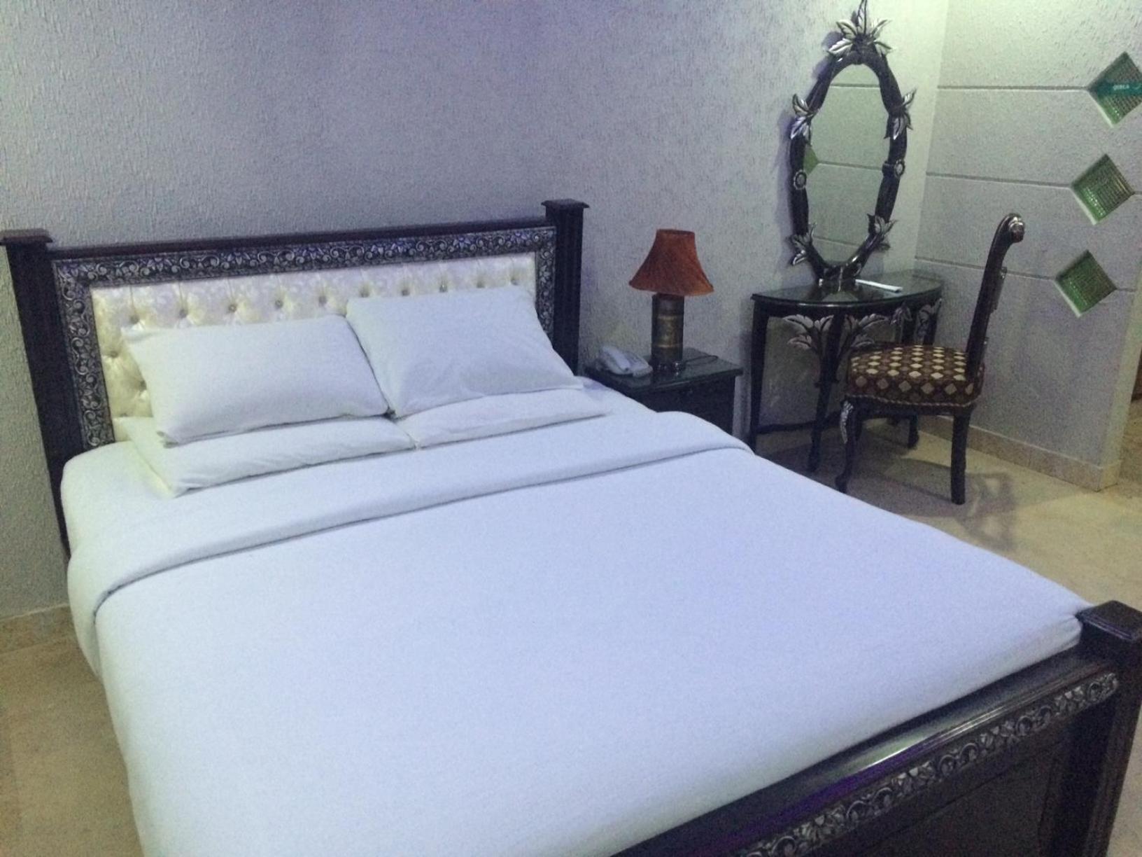 Hotel The Leschanze Lahore Exterior photo